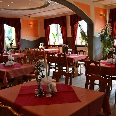 Hotel I Restauracja Jaskolka Alojzow Екстер'єр фото