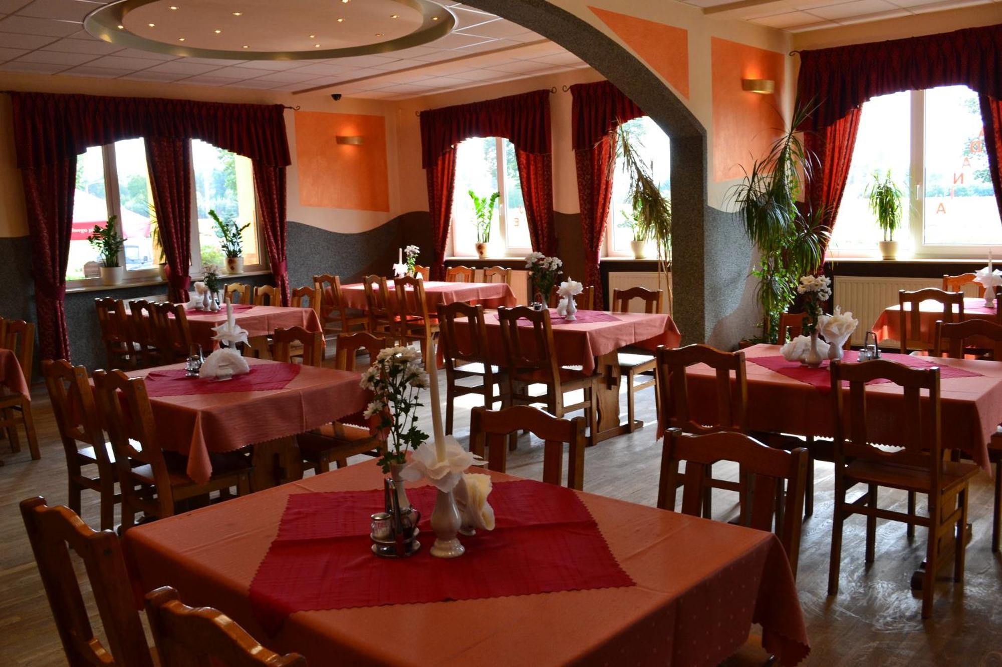 Hotel I Restauracja Jaskolka Alojzow Екстер'єр фото